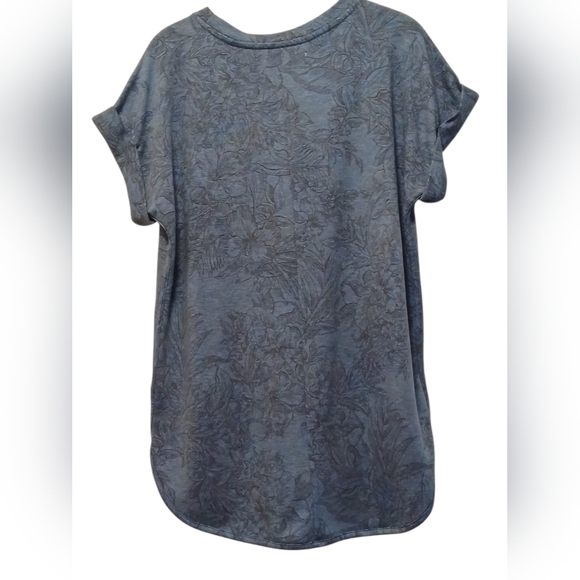 Cupio -NWT Blue Floral Hi/Lo W/ Side Slits, Extremely Soft Material, Pit/Pit 40 - Picture 4 of 11